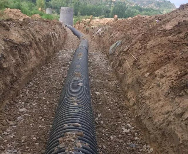 攻堅(jiān)丨十五分大寧縣第二污水處理廠項(xiàng)目 炎炎烈日埋頭干 打贏二污攻堅(jiān)戰(zhàn) 防腐管件